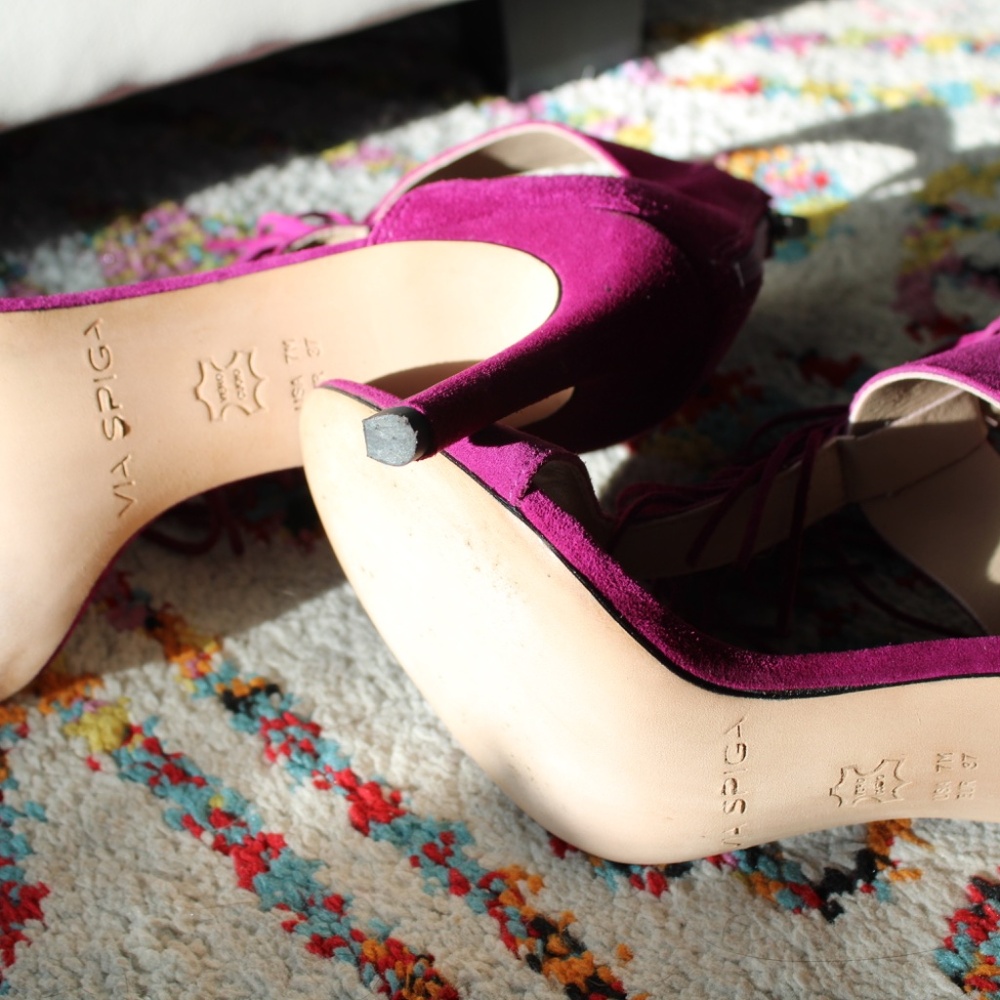 Suede Via Spiga Fuschia Women's Tassled Heels - Picture 5 of 12
